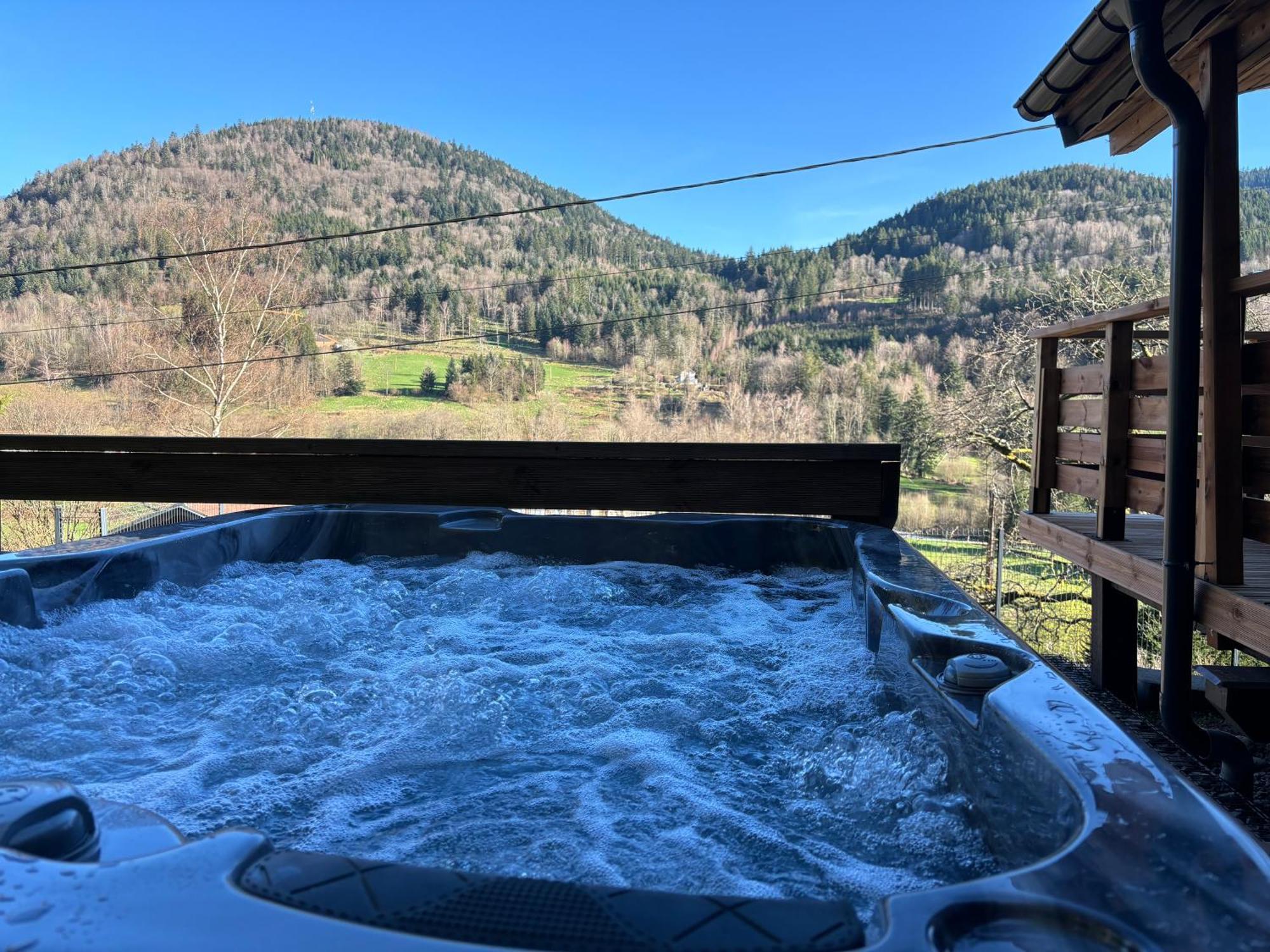 Chalet Du Faubourg & Jacuzzi, Proximite Gerardmer & La Bresse Rochesson Exterior photo